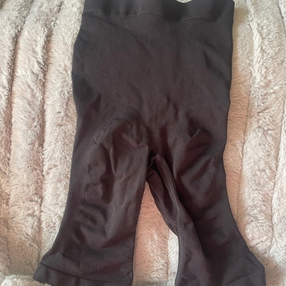 SKIMS Seamless Sculpt Mid Thigh Short Onyx L/XL - Picture 4 of 5